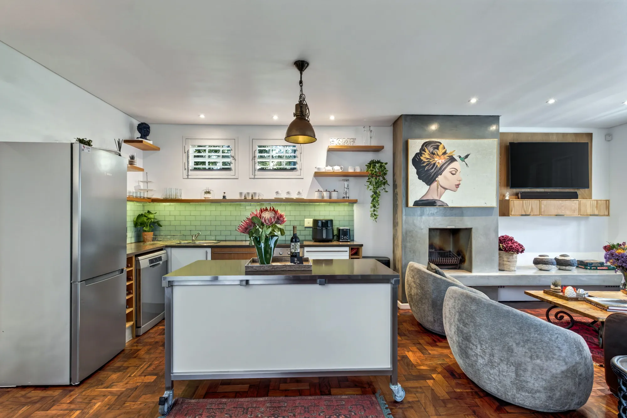 The fully equipped kitchen at Casa Dias with a central island