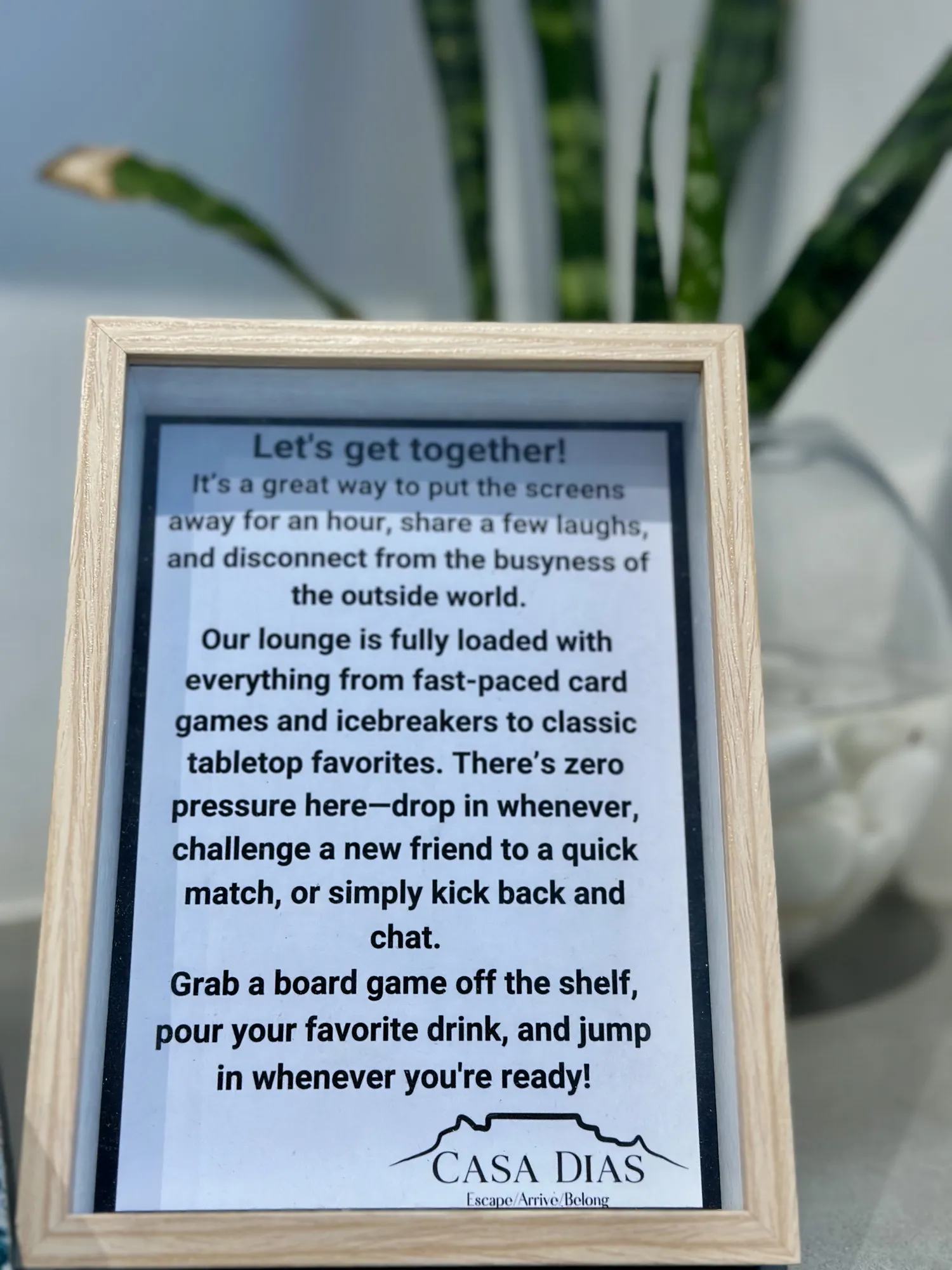 A Casa Dias sign inviting guests to share the lounge board games